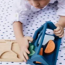 LOUISE ET GABRIEL CLEMENCE - LA BOITE A FORMES -Magasin Promotionnel Corolla f2f98f89aae703cf624a12802cced21ccfc9759a 41067037 06